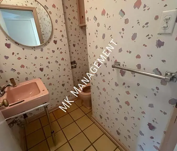 571 Charles Ave — Photo 11