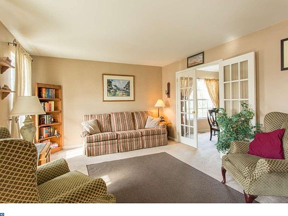 4th image of 12 Doral Ct