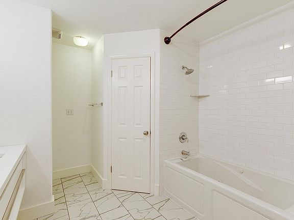 2nd image of 1920 Holly Hill Dr #B