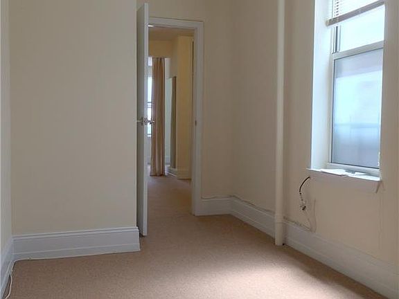 5th image of 3012 44th St APT 2L