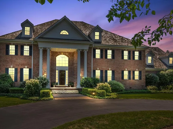 10425 West Hawthorne ROAD, Mequon, WI 53097