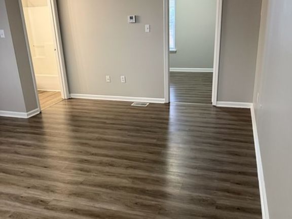 4th image of 718 Marietha Dr #102
