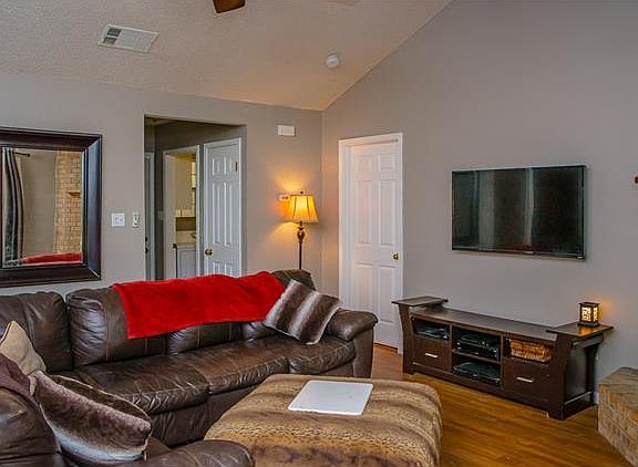 3rd image of 1904 Ramona Cir