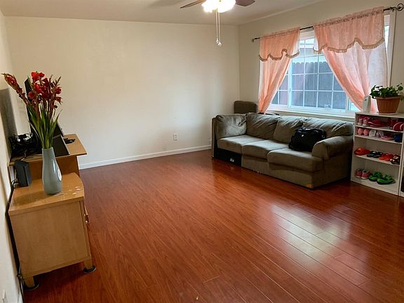 2nd image of 2150 Meadowglen Ave