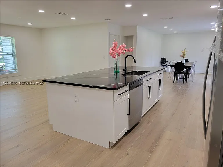 735 Tradewind Dr — Photo 15