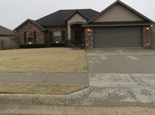 711 Dollar St, Cave Springs, AR 72718