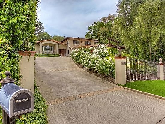 2nd image of 9836 Brentwood Dr