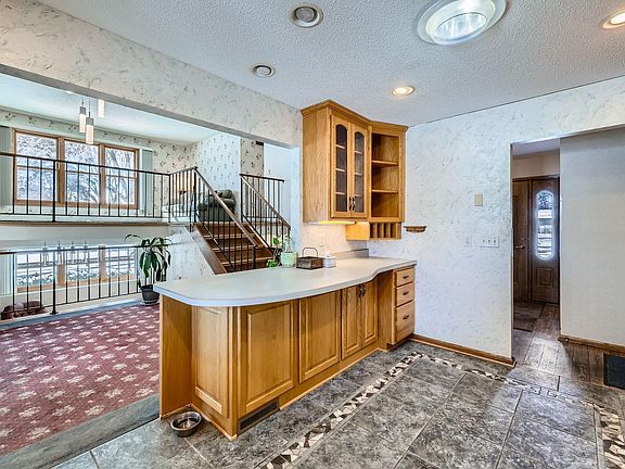 3rd image of 8100 Douglas Ct N