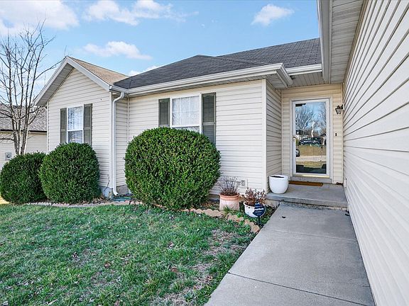 4th image of 406 W Chestnut Road