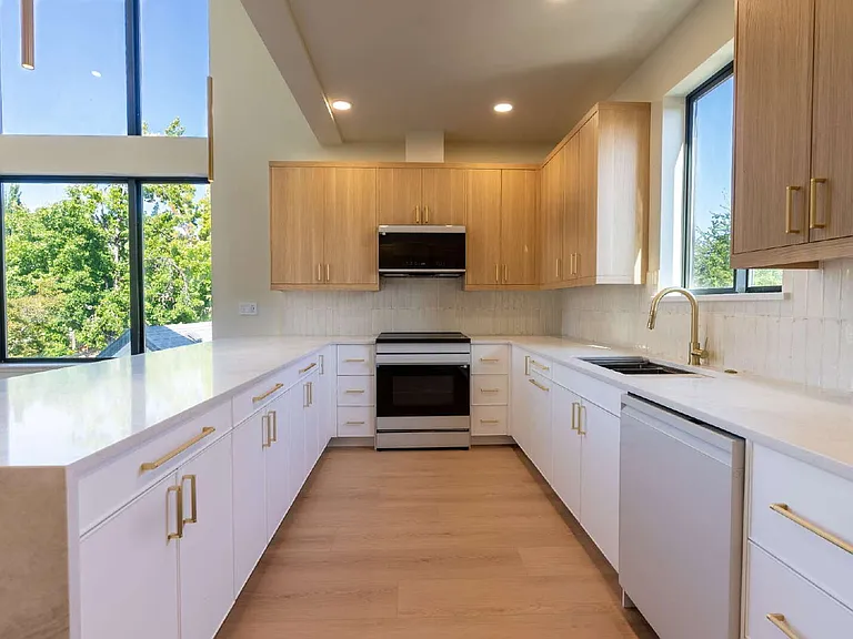 822 W 22nd Ave — Photo 32