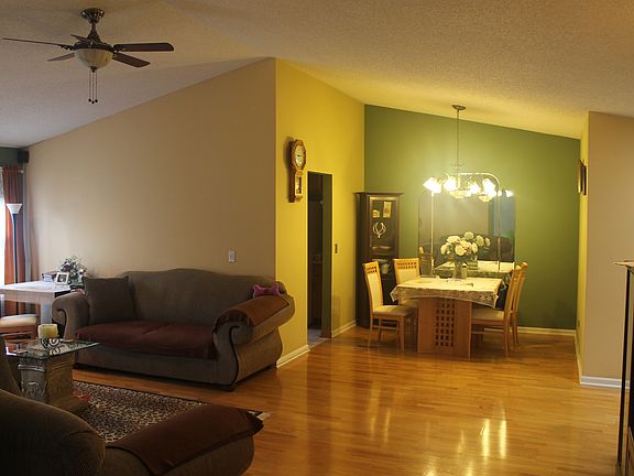 3rd image of 384 Elizabeth Dr