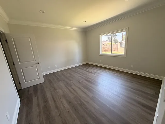 312 W Edna Pl — Photo 12