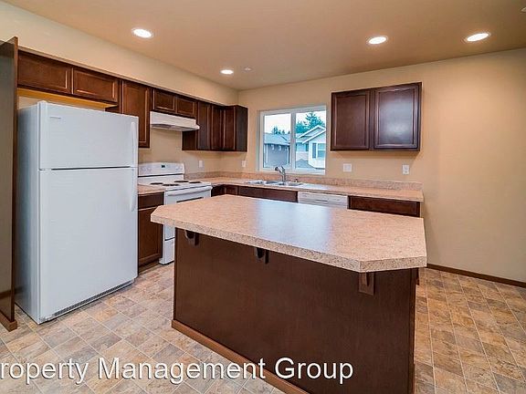 3rd image of 4305 113th Pl NE #102