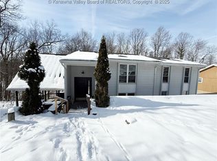 2079 Oakridge Dr, Charleston, WV
