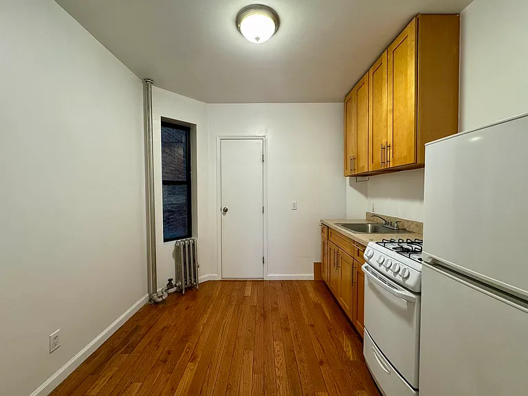 425 E 114th St #2RE — Photo 7