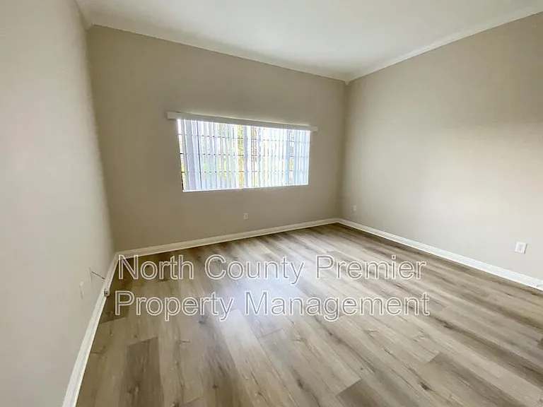 2850 Englewood Way — Photo 5