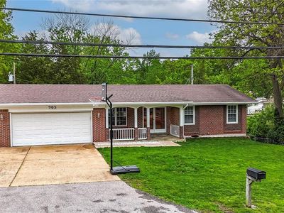 905 Buckley Rd, Saint Louis, MO, 63125