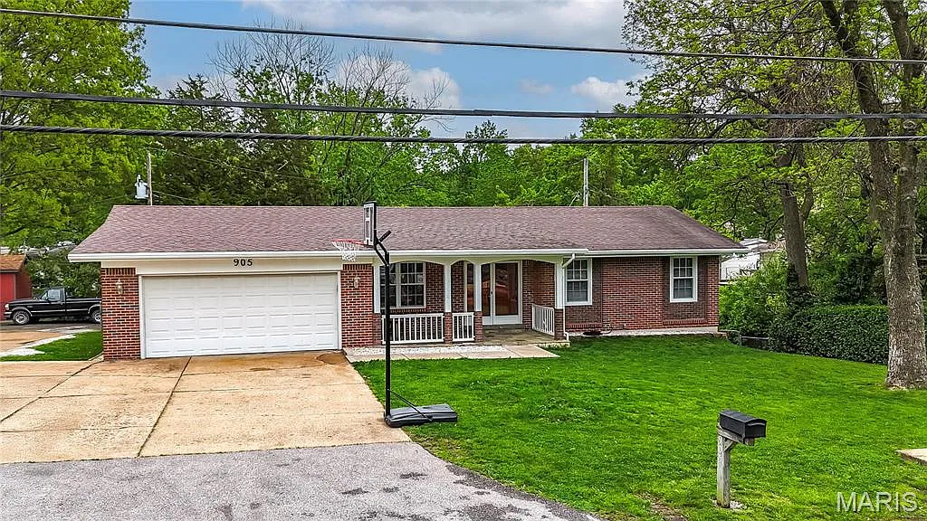 905 Buckley Rd photo 1
