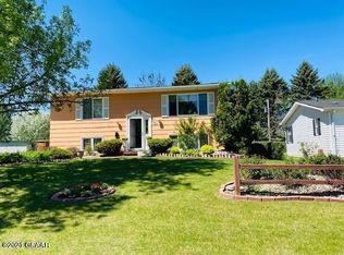608 Franklin Ave, Larimore, ND 58251