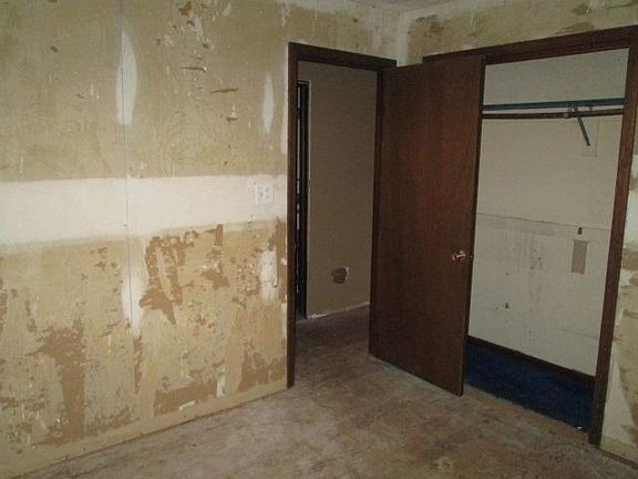 4th image of 6821 Crown Dr