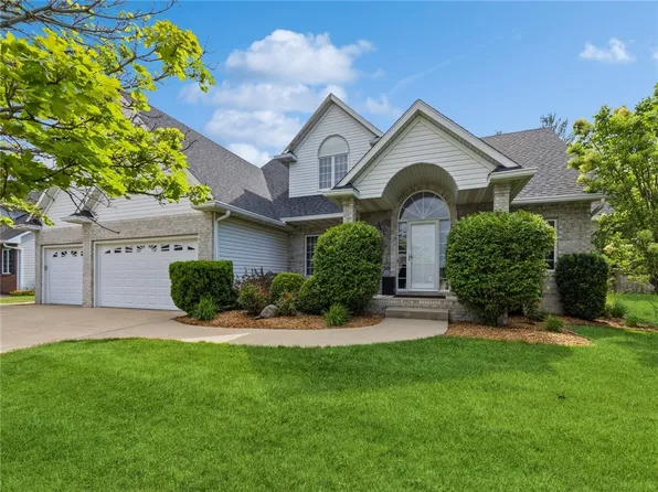 1150 S 46th St, West Des Moines, IA 50265