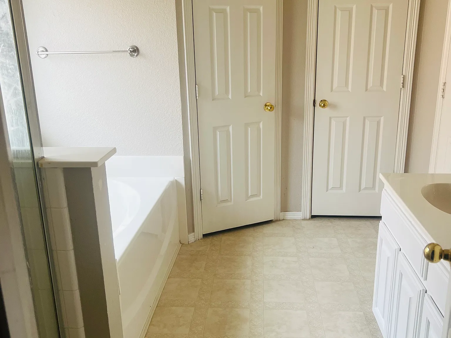 4 bed, 1969 sqft, $2,295 — Photo 3
