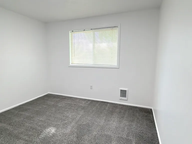 300 N Blossom Dr — Photo 10