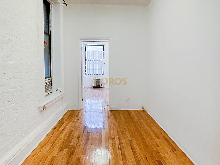 324 E 13th St #2 — Photo 3