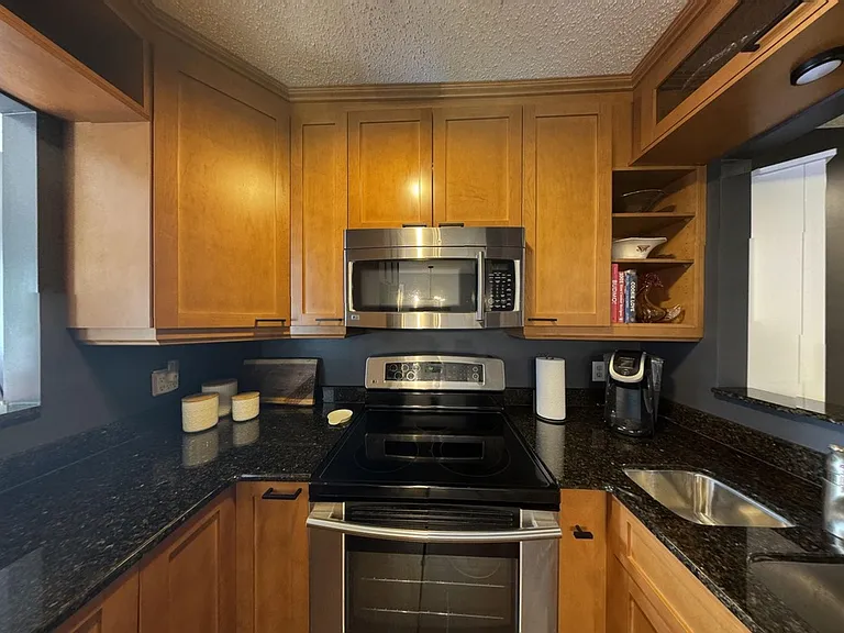 220 Goulet St #E — Photo 8