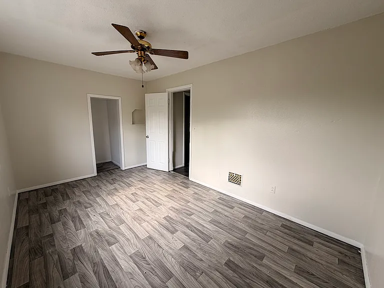 1455 Oak St — Photo 11