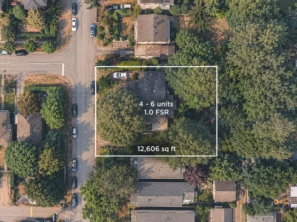 2356 Chesterfield Ave, North Vancouver, BC V7M 2R1