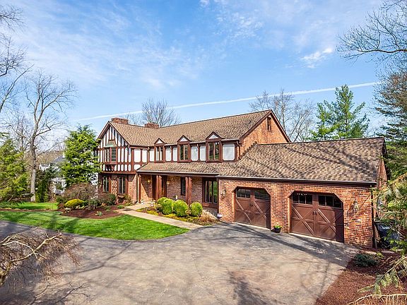 4th image of 279 Trotwood Dr