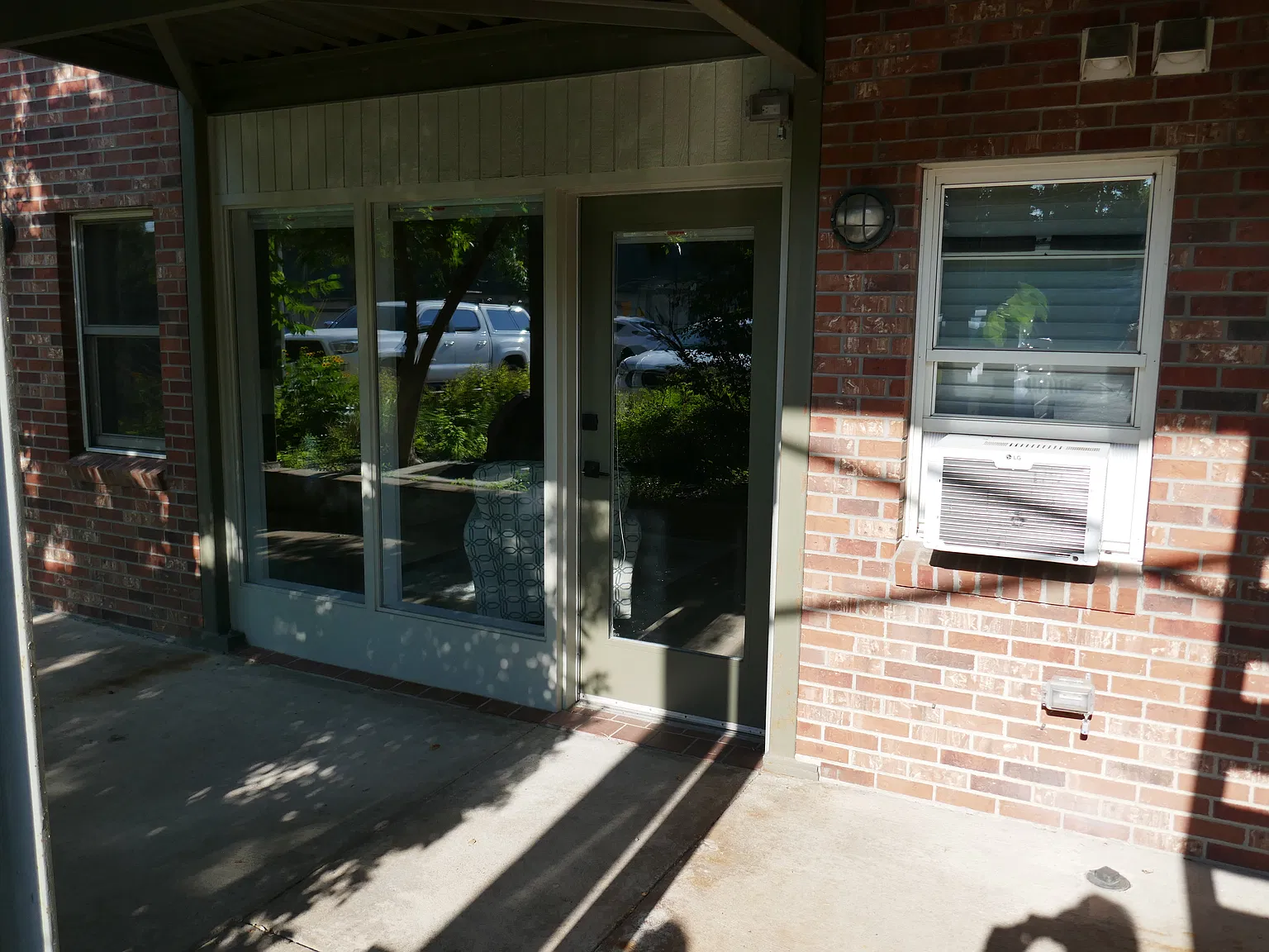 2944 Zuni St — Photo 2
