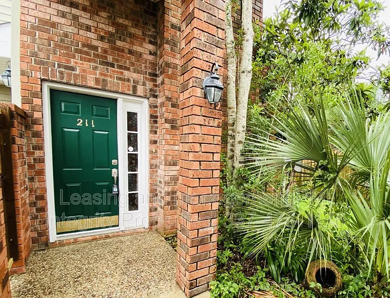 2 bed, 2.0 bath, 1300 sqft, $1,425 — Photo 1