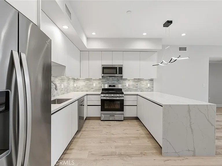 5820 La Mirada Ave #402 — Photo 7