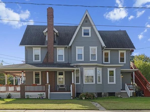 2905 N Centre St FLOOR 1