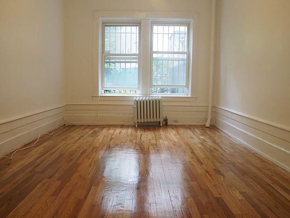 Hardwood floor dinning room