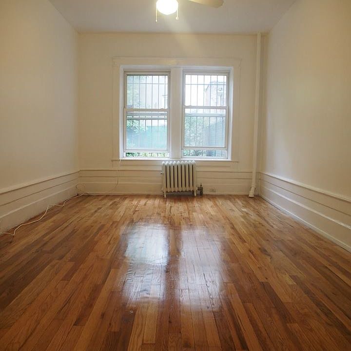 Hardwood floor dinning room
