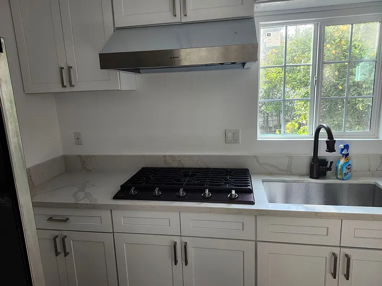 6939 Wilbur Ave — Photo 4