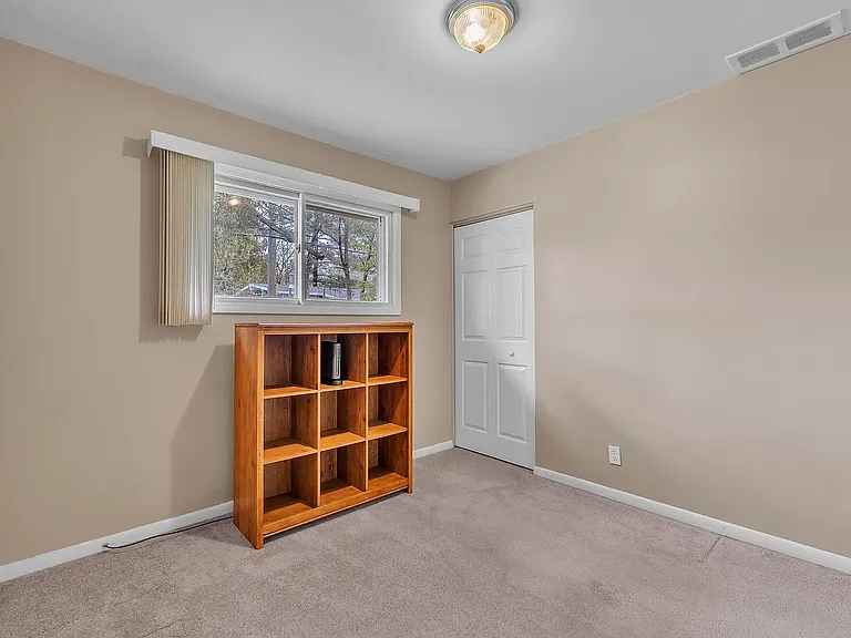 1114 N Maple Rd — Photo 19