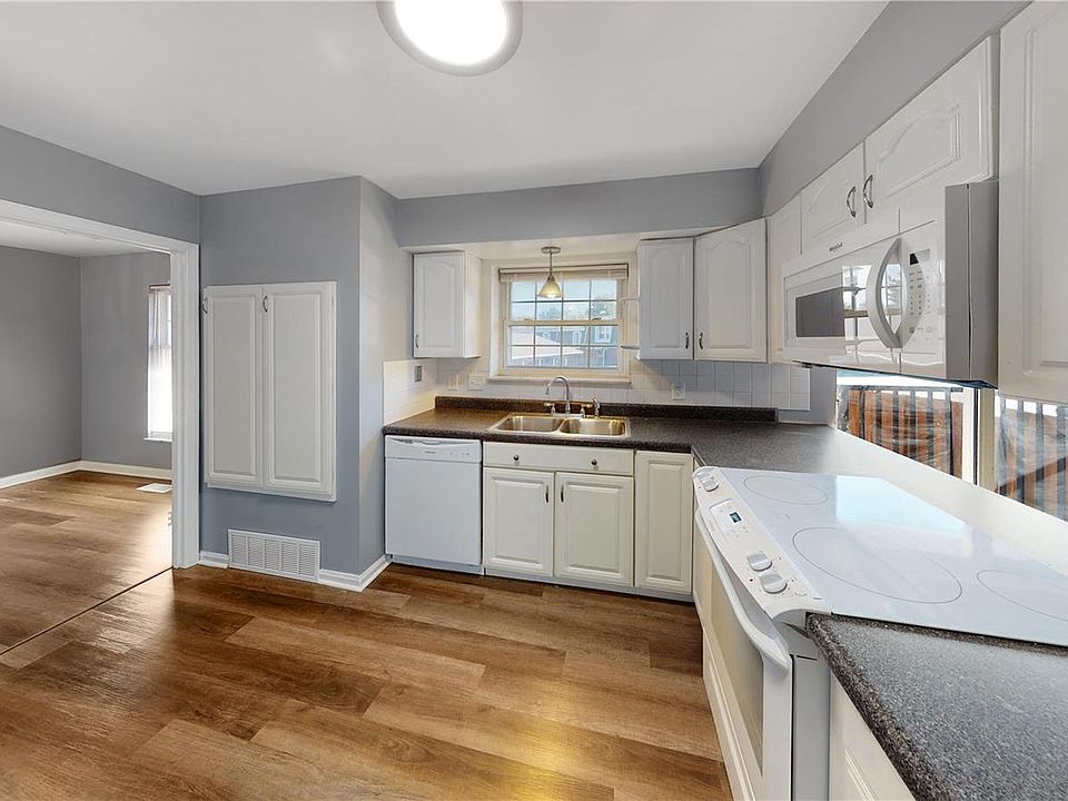 Chateau De Ville Condominiums 4353 Chateau De Ville Dr Saint Louis MO