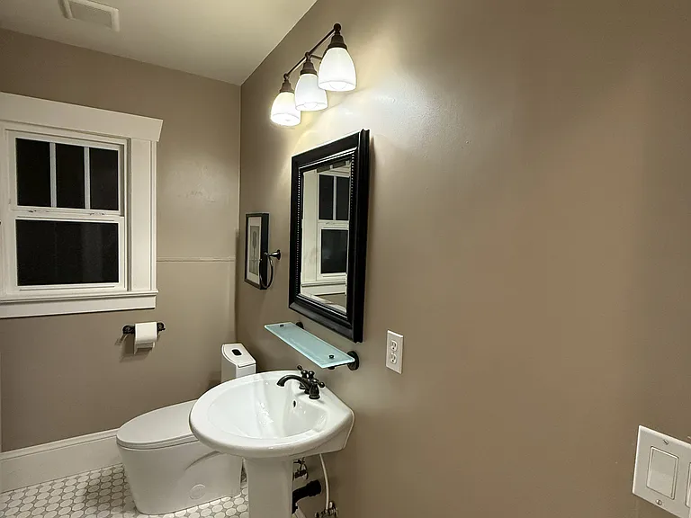 Main floor bathroom with tub shower and washer/dryer
