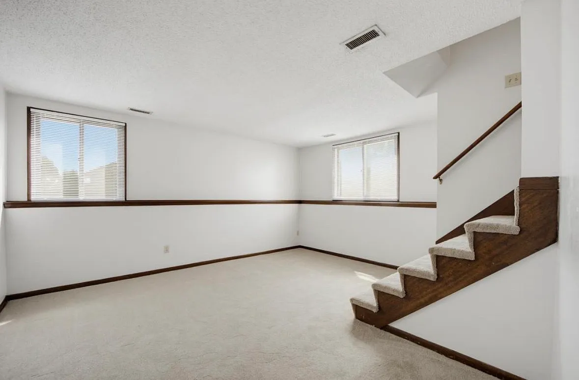 2 bed, 1.5 bath, 1025 sqft, $1,195 — Photo 3