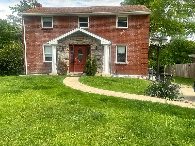 902 Garden City Dr — Photo 1