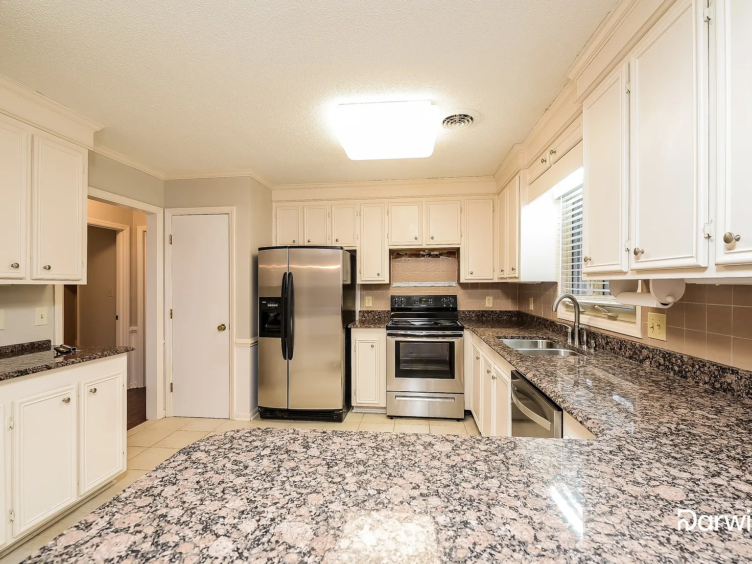 3 bed, 2.0 bath, 2133 sqft, $2,260 — Photo 4
