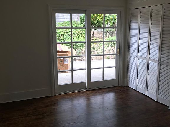 5th image of 995 N El Molino Ave