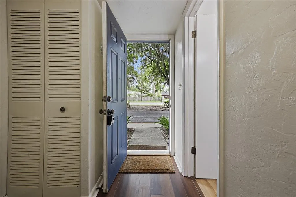 3 bed, 2.0 bath, 1106 sqft, $1,980 — Photo 4
