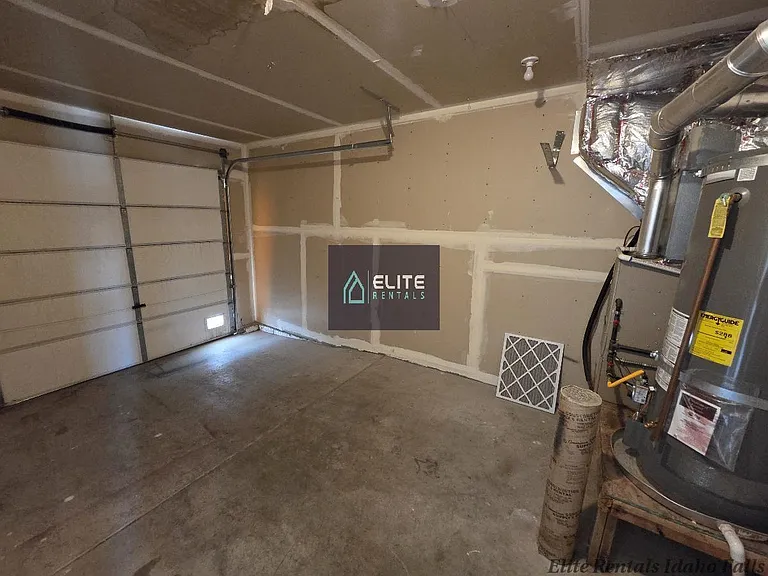 3530 Greenfield Dr — Photo 5