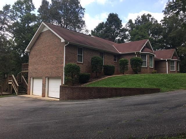 2nd image of 516 Winding River Ln