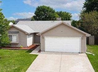 1160 Middlebury Dr, Aurora, IL 60504